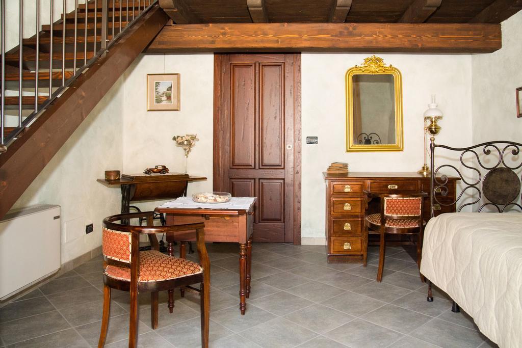Bed and Breakfast Casa Del Grande Vecchio Airasca Habitación foto